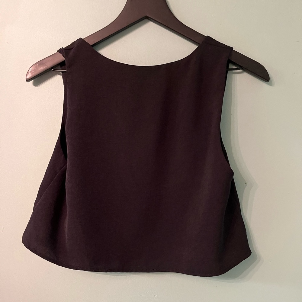 VICI Wide,flared Crop tank - Picture 2 of 8
